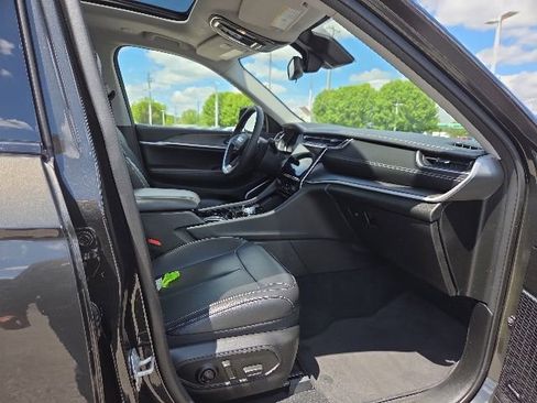 Used 2023 Jeep Grand Cherokee L Limited AWD/4WD image 55