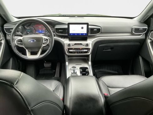 Used 2022 Ford Explorer XLT w/ Equipment Group 202A AWD/4WD image 11