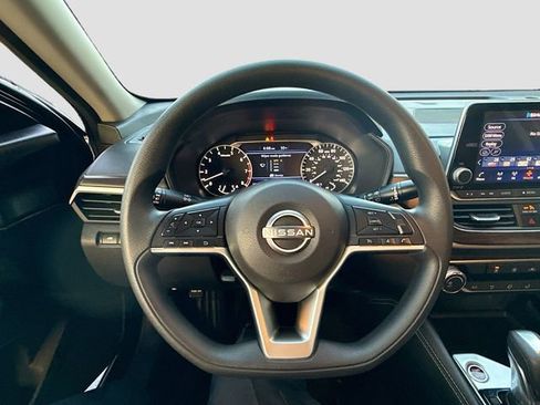 Used 2023 Nissan Altima 2.5 SV image 12