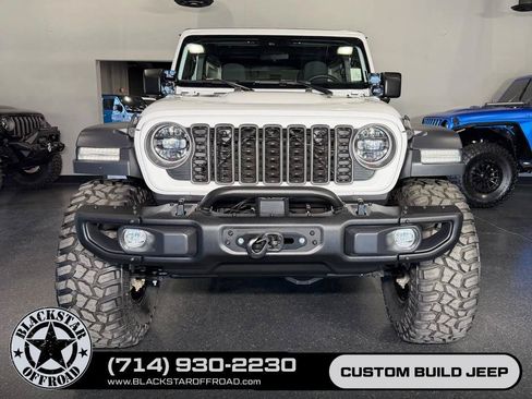 Used 2025 Jeep Wrangler Unlimited Rubicon AWD/4WD image 4