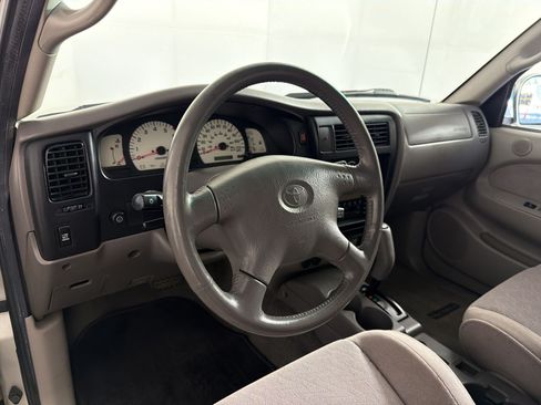 Used 2003 Toyota Tacoma PreRunner w/ Limited Pkg RWD image 4