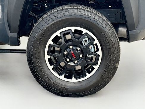 Used 2025 Toyota Tacoma TRD Off-Road AWD/4WD image 30