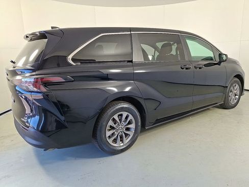 Certified 2024 Toyota Sienna LE image 7