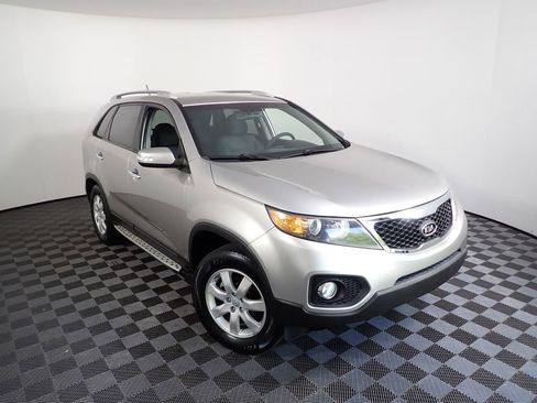 Used 2012 Kia Sorento LX w/ Convenience Pkg FWD image 5