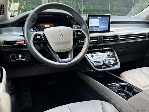 Used 2020 Lincoln Corsair FWD w/ Premium Package image 22