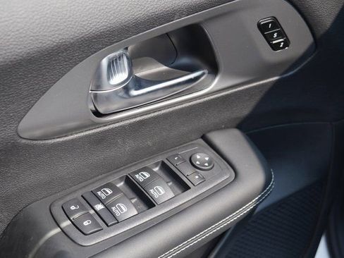 New 2026 Chrysler Pacifica Select AWD/4WD image 15