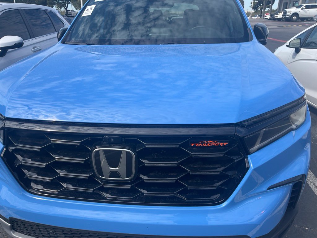 Used 2025 Honda Pilot TrailSport image 2