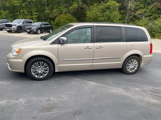 Used 2015 Chrysler Town & Country Touring-L w/ Driver Convenience Group image 1