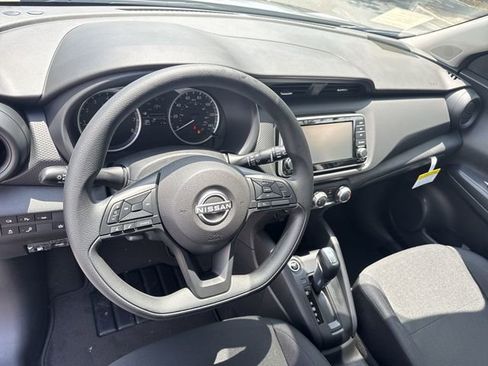 New 2025 Nissan Kicks Play S image 15