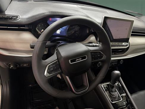 Used 2025 Jeep Compass Limited AWD/4WD image 19