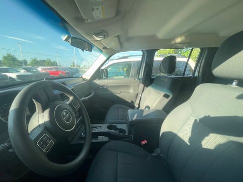 Used 2011 Jeep Liberty Sport AWD/4WD image 6
