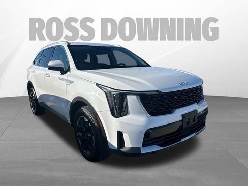 Used 2024 Kia Sorento S image 3