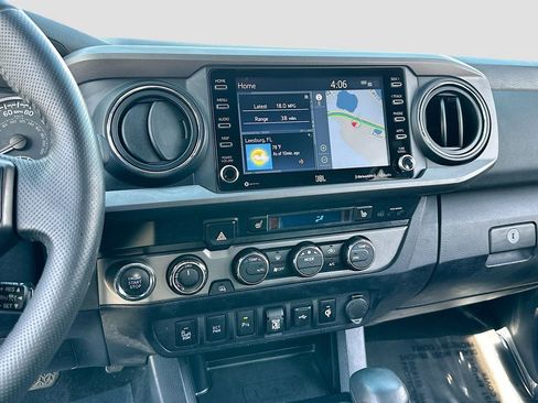Used 2020 Toyota Tacoma TRD Off-Road w/ TRD Premium Off Road Package AWD/4WD image 15