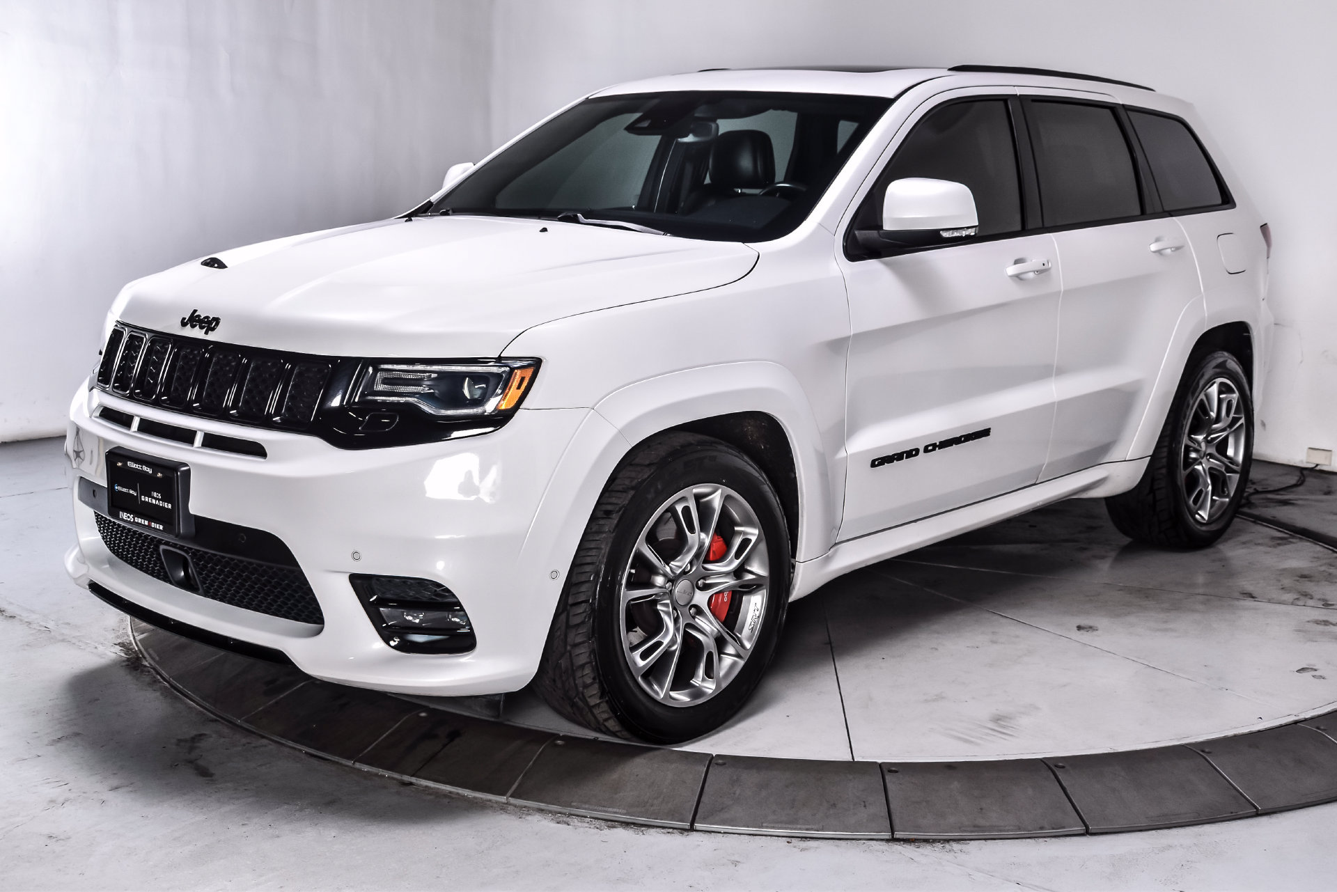 Used 2019 Jeep Grand Cherokee SRT w/ Trailer Tow Group IV AWD/4WD image 3