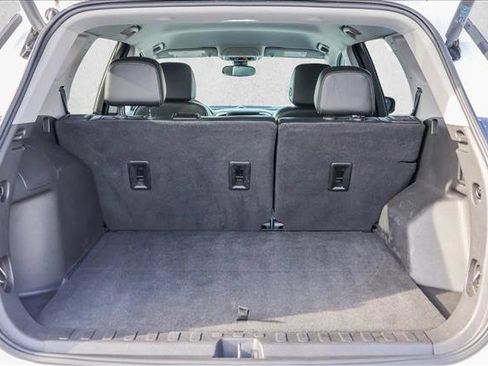 Used 2023 GMC Terrain SLT image 25