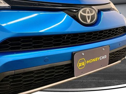 Used 2017 Toyota RAV4 SE AWD/4WD image 30