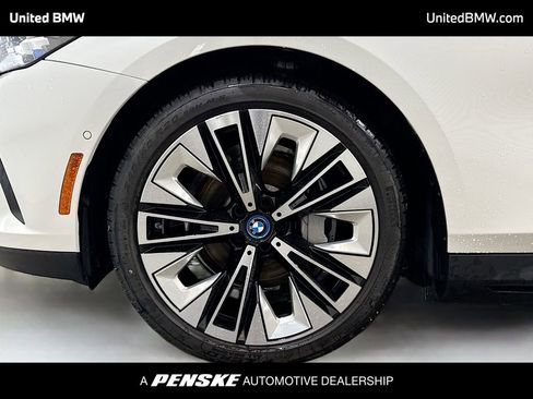 Used 2025 BMW i5 xDrive40 w/ Premium Package image 2