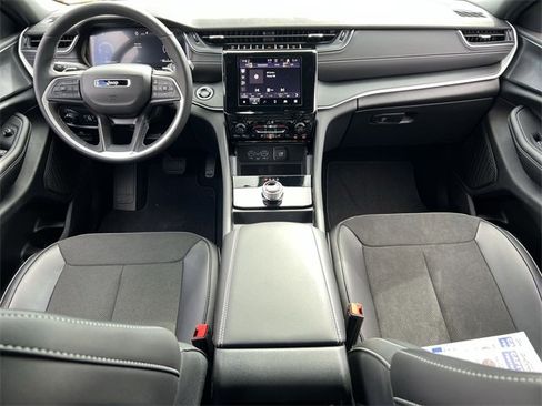 New 2025 Jeep Grand Cherokee L Altitude image 17