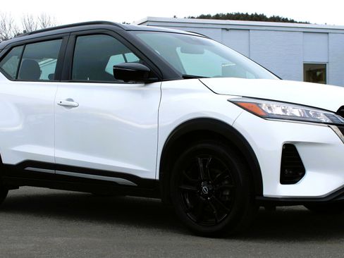 Used 2024 Nissan Kicks SR FWD image 6