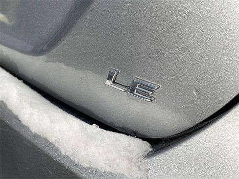 Used 2019 Toyota Camry LE image 9