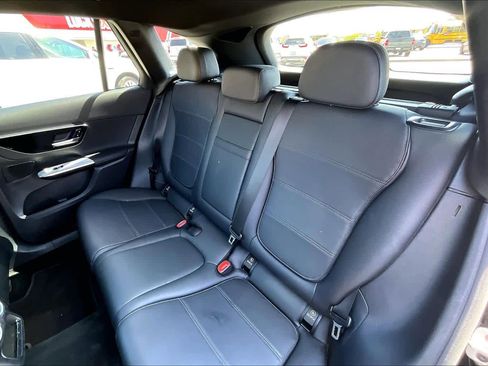 Used 2025 Mercedes-Benz GLC 300 image 21