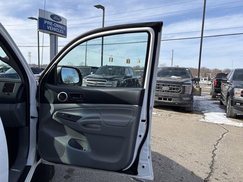 Used 2013 Toyota Tacoma 4x4 Access Cab V6 w/ SR5 Pkg image 26