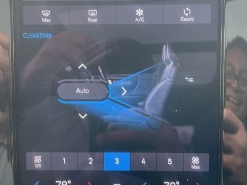 Used 2023 Volvo XC40 Recharge Ultimate w/ Protection Package Premier image 21