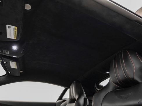 Used 2019 Aston Martin V8 Vantage Coupe RWD image 42