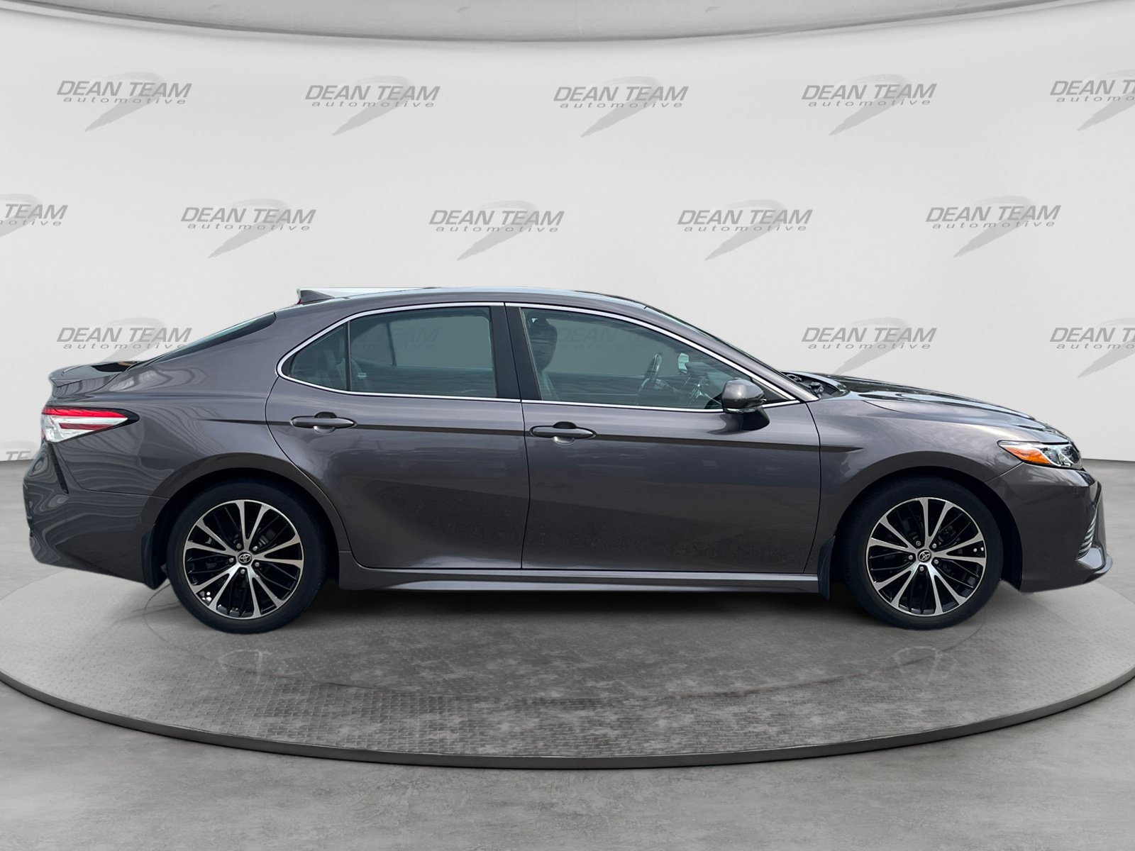 Used 2020 Toyota Camry SE w/ Cold Weather Package AWD/4WD image 9