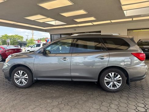 Used 2019 Nissan Pathfinder S AWD/4WD image 9