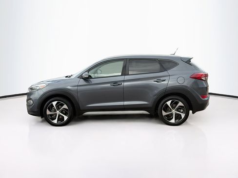 Used 2017 Hyundai Tucson Sport image 4