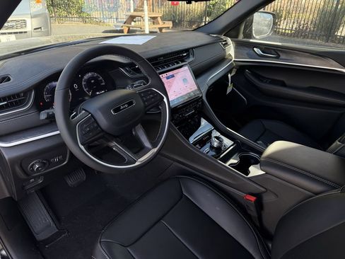 New 2025 Jeep Grand Cherokee L Limited w/ Luxury Tech Group II image 12