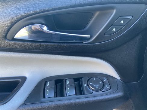 Used 2022 Chevrolet Equinox LS w/ LS Convenience Package image 23