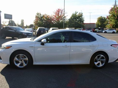 Used 2019 Toyota Camry LE image 6