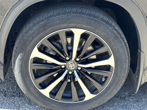 Used 2021 Toyota Highlander XSE image 10