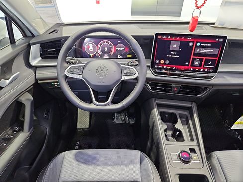 New 2026 Volkswagen Tiguan SE FWD image 15