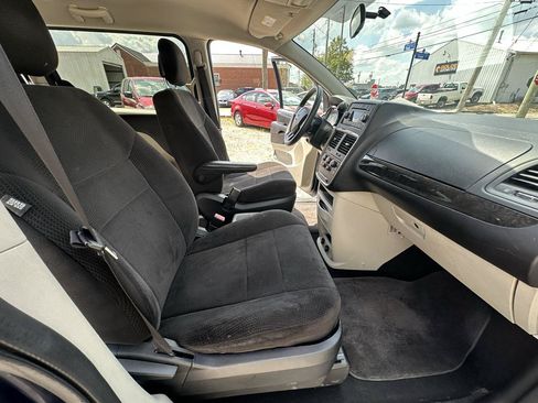 Used 2012 Dodge Grand Caravan SXT FWD image 13