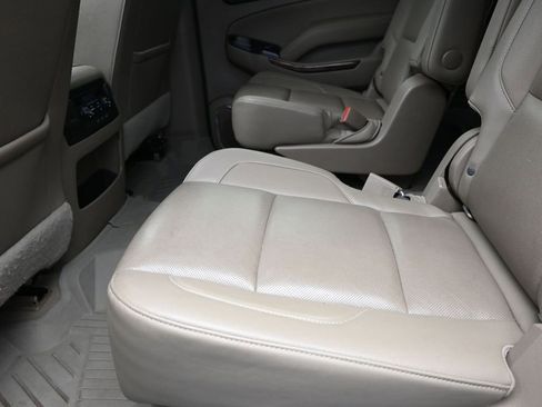 Used 2020 GMC Yukon XL SLT w/ Premium Edition image 16