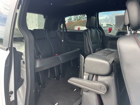Used 2017 Dodge Grand Caravan GT image 24