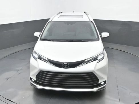 Used 2026 Toyota Sienna XLE FWD image 29