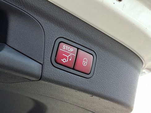 Certified 2022 Mercedes-Benz GLE 580 4MATIC w/ Night Package image 31