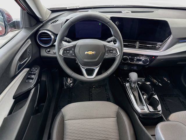 Used 2025 Chevrolet Trax LT w/ LT Convenience Package FWD image 22