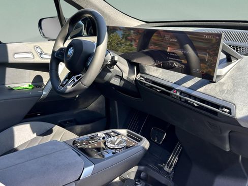 Used 2026 BMW iX xDrive60 w/ M Sport Package image 32