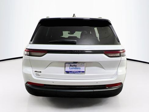 Used 2023 Jeep Grand Cherokee Altitude AWD/4WD image 6