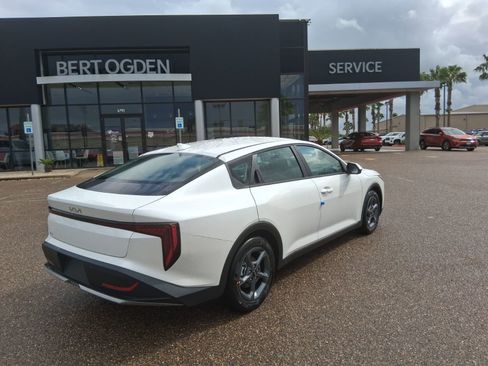 New 2026 Kia K4 FWD image 4