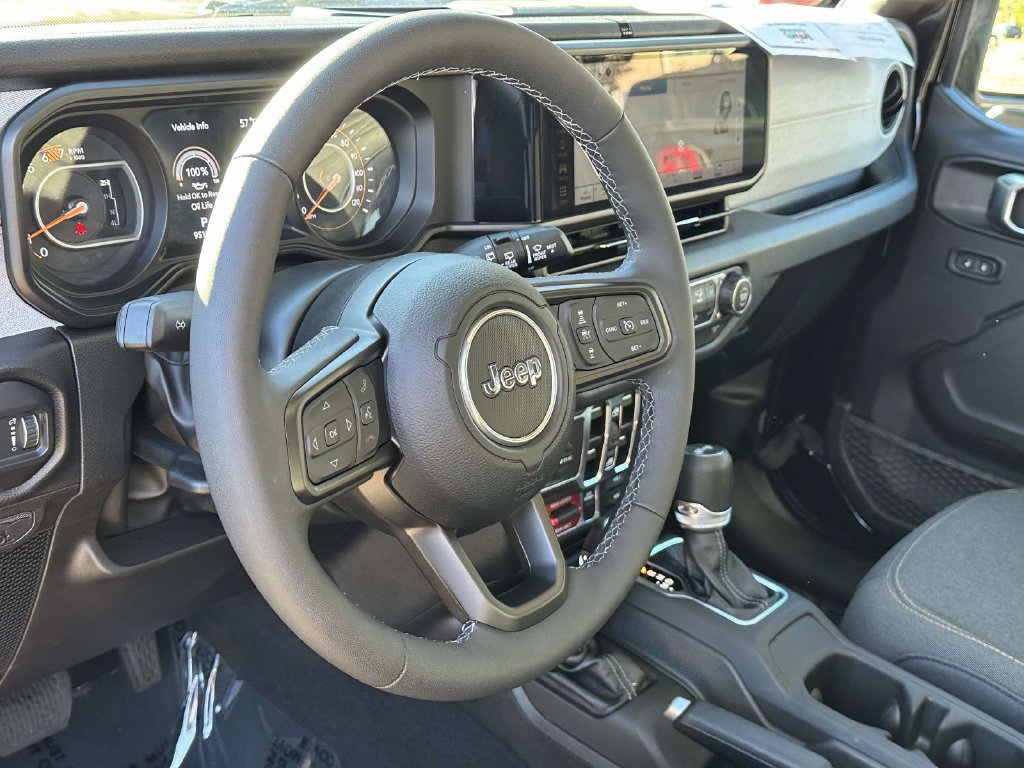 Used 2025 Jeep Wrangler Unlimited Sport AWD/4WD image 2