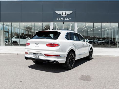 Certified 2022 Bentley Bentayga AWD/4WD image 3
