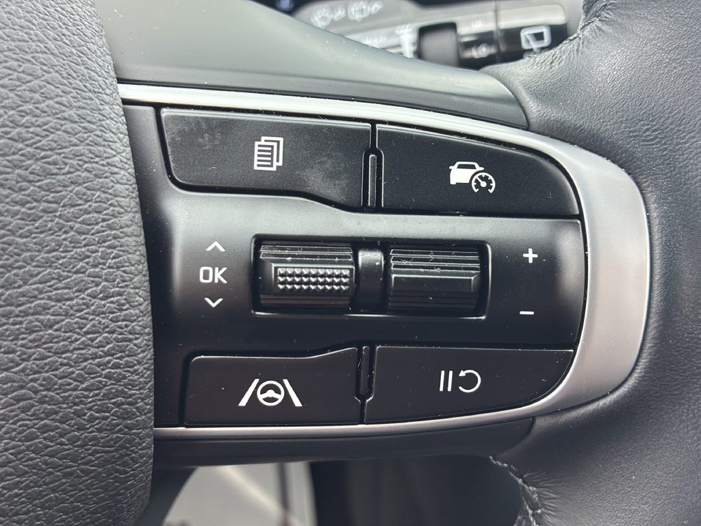 Used 2025 Kia Sportage EX FWD image 28