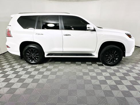 Used 2022 Lexus GX 460 Premium w/ Premium Package image 2