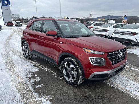 Used 2025 Hyundai Venue Limited image 2